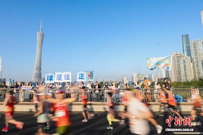 埃塞俄比亚选手包揽广马男女组前三 乔伊斯·切