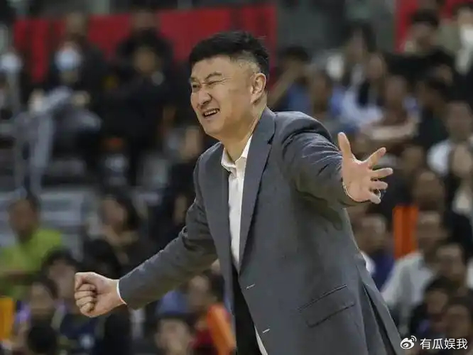 广东男篮险胜深圳男篮 轮换体系引争议