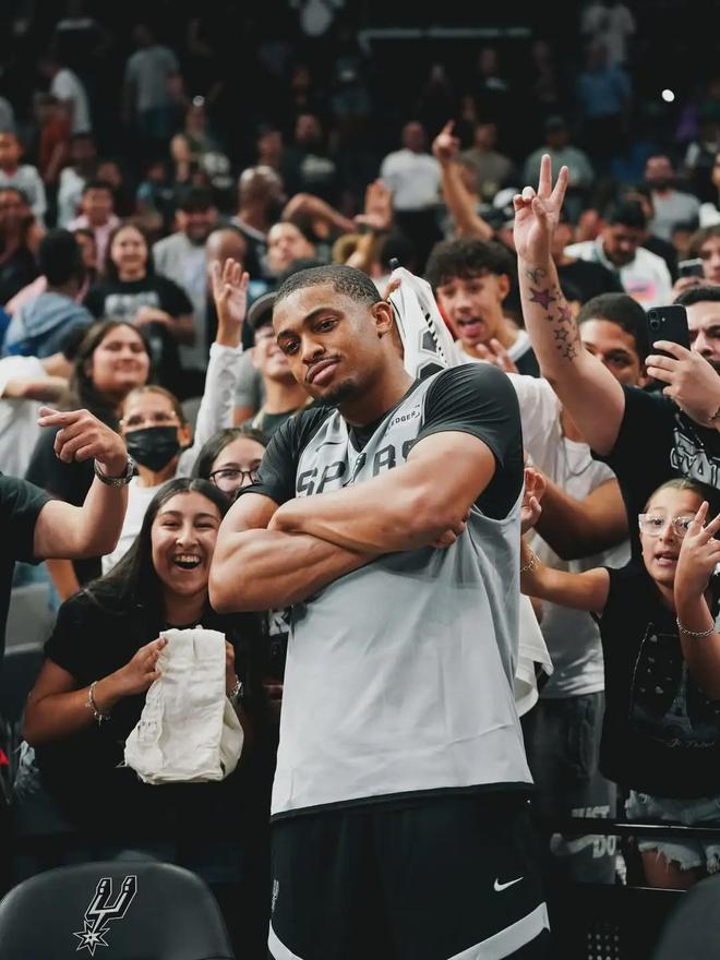 凯尔登-约翰逊领跑最佳第六人评选 马刺常规赛奖