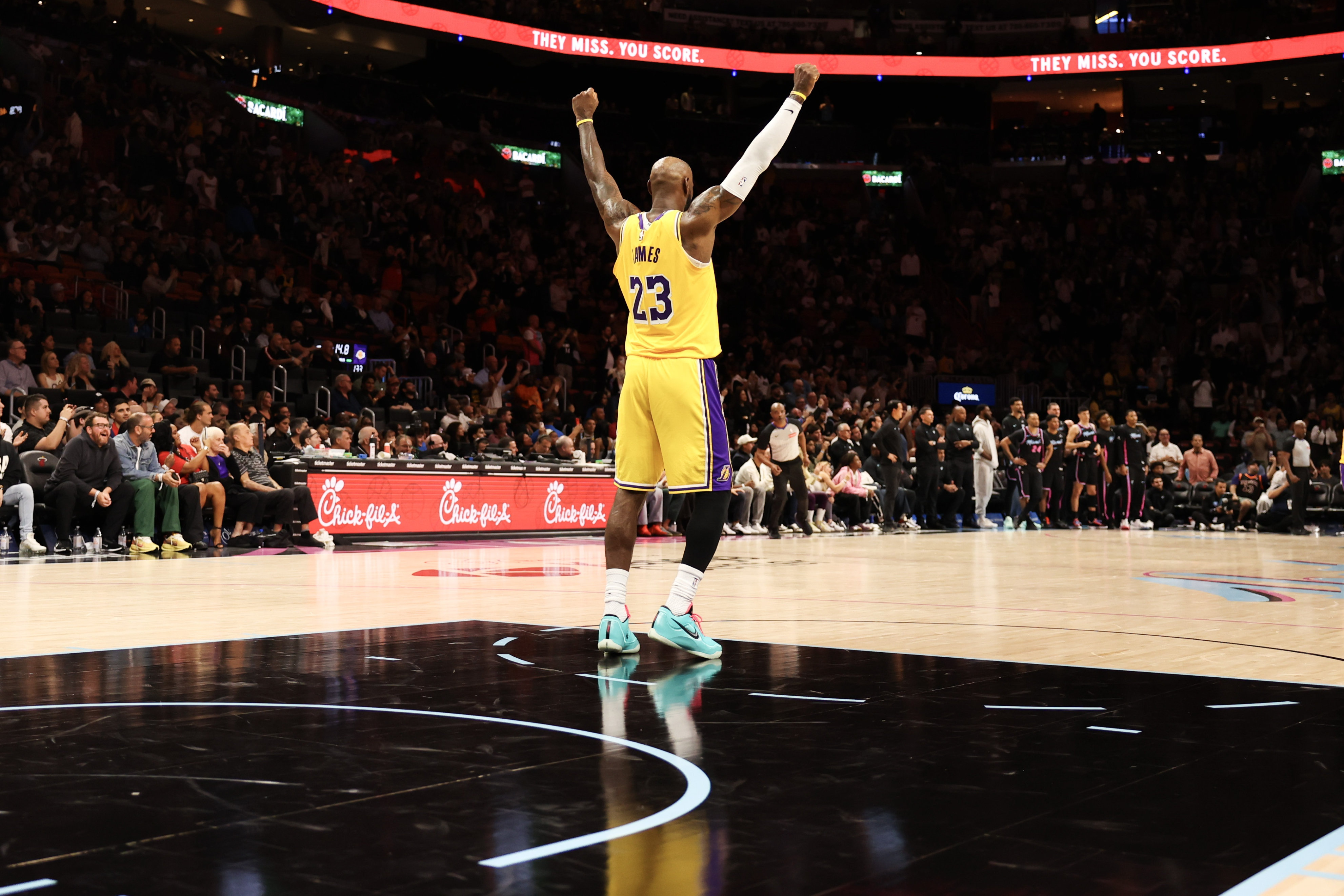 湖人客场不敌活塞终结九连胜 詹姆斯谈防守策略