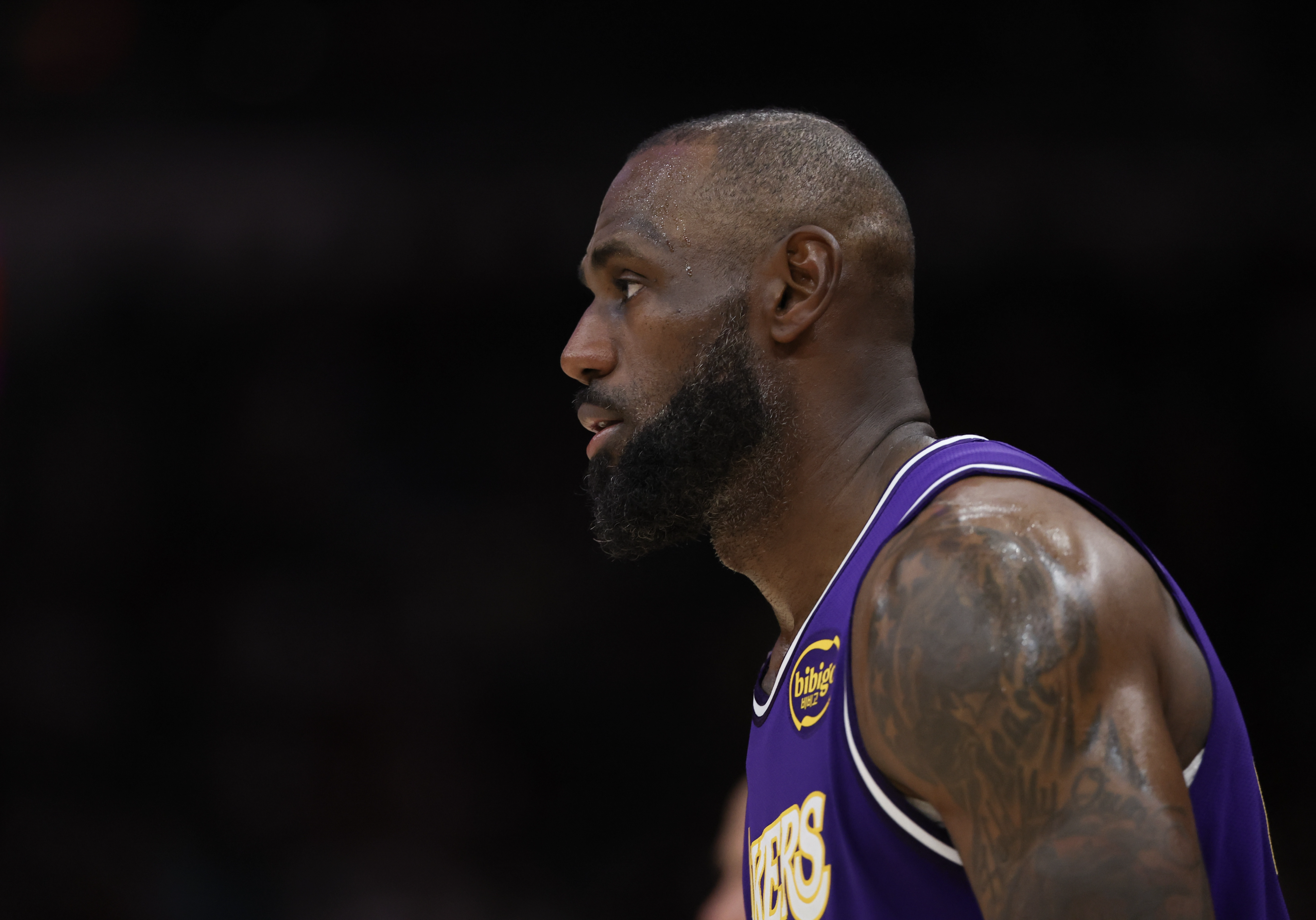 湖人客场不敌活塞终结九连胜 詹姆斯谈防守策略