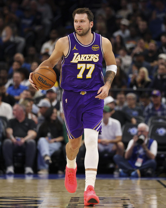 湖人客场不敌活塞终结九连胜 詹姆斯谈防守策略