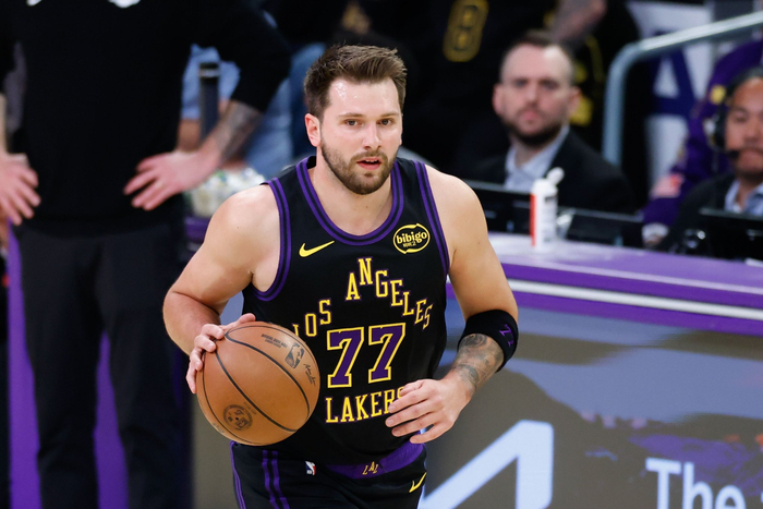 湖人客场不敌活塞终结九连胜 詹姆斯谈防守策略