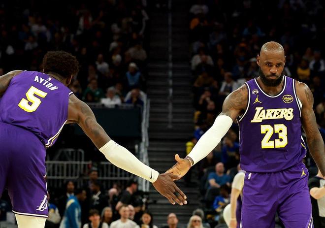 艾顿觉醒率队取胜 高效21+5助湖人终结连败