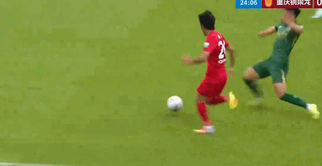 中超焦点战裁判争议判罚引球员冲突