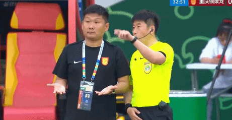 中超焦点战裁判争议判罚引球员冲突