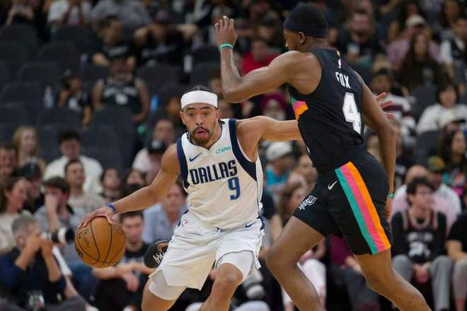 文班亚马复出砍40+13 马刺大胜独行侠追平队史第